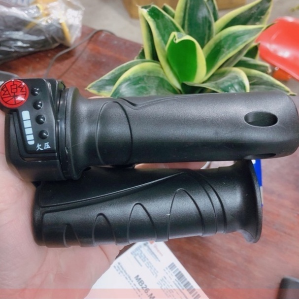 Tay ga báo điện 133M - phụ tùng xe điện B&B