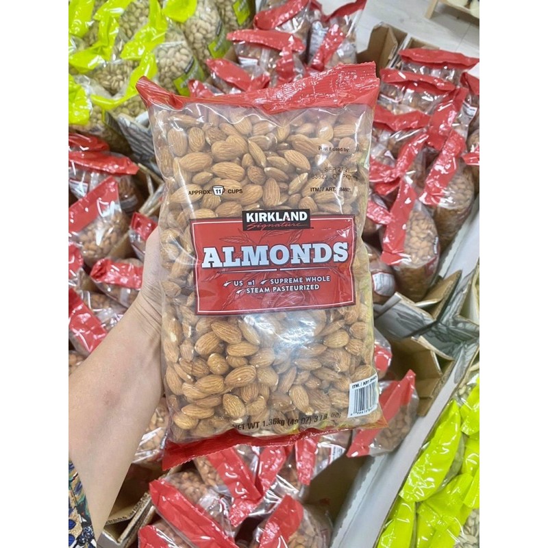 Hạnh nhân sấy khô Kirkland Almonds gói 1.36kg của Mỹ