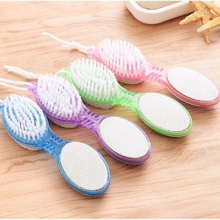 Dụng cụ chà gót chân tẩy da chết bằng đá bọt .