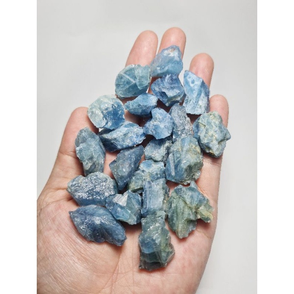 Aquamarine thô tự nhiên có 2 kích cỡ lớn dùng bói bài Tarot, làm handmade..