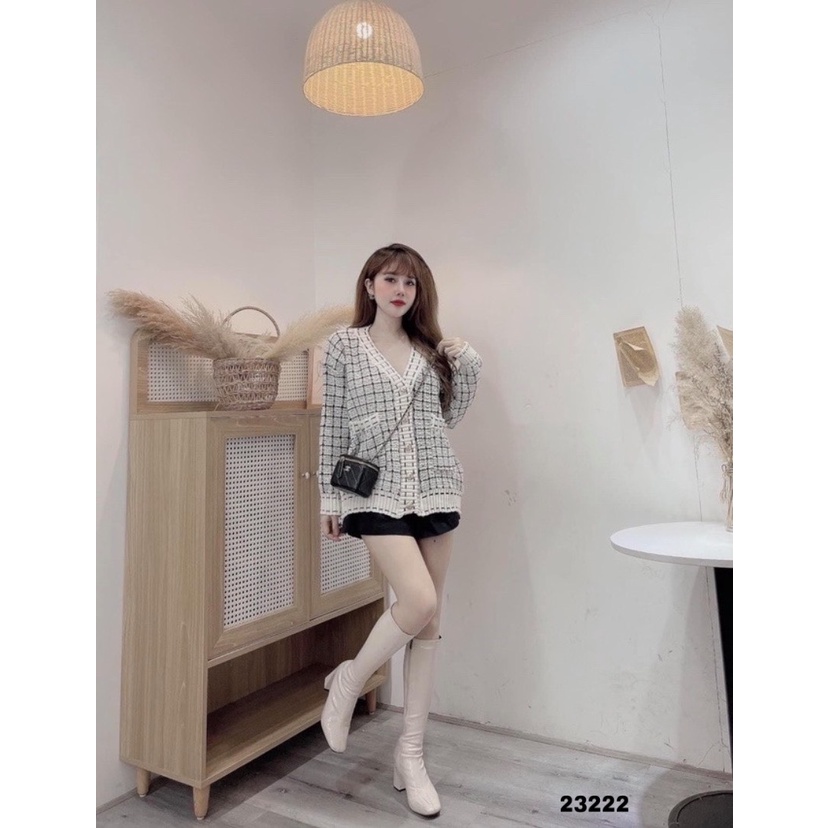 23222	KH23222-KHoác len kẻ caro đứt 2 túi cúc vàng MK | BigBuy360 - bigbuy360.vn