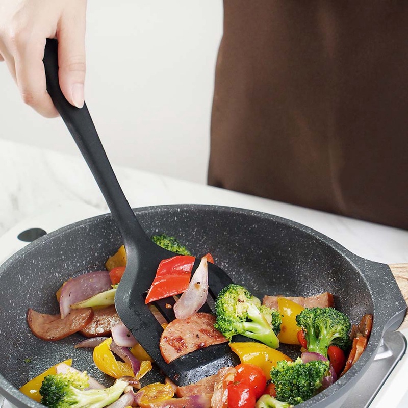 Bộ dụng cụ nấu ăn bằng silicon chống dính với tay cầm gỗ chịu tốt tiện dụng