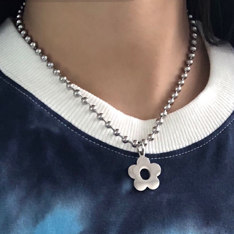 Dây chuyền hoa vui nhộn ngọt ngào dành cho nữ