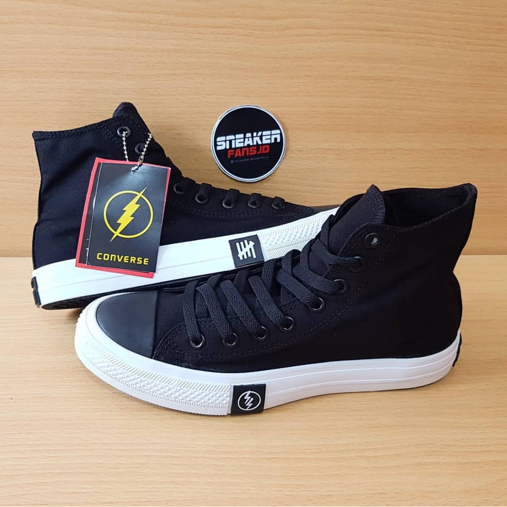 Giày Thể Thao Cnvrse All Star Chuck Taylor Cổ Cao Màu Trắng Đen