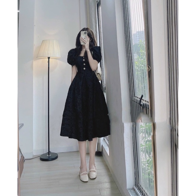 Đầm thời trang nữ mặc đi chơi chất gấm cao cấp có mút tay búp cổ vuông đính nút váy dài xoè