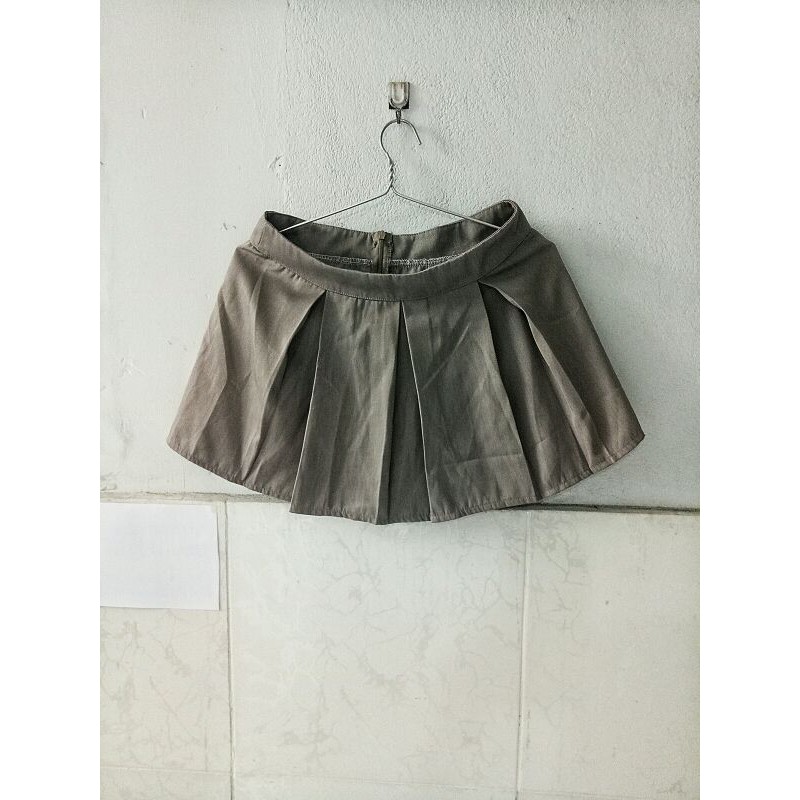 Chân váy liền quần - pass lại giá rẻ