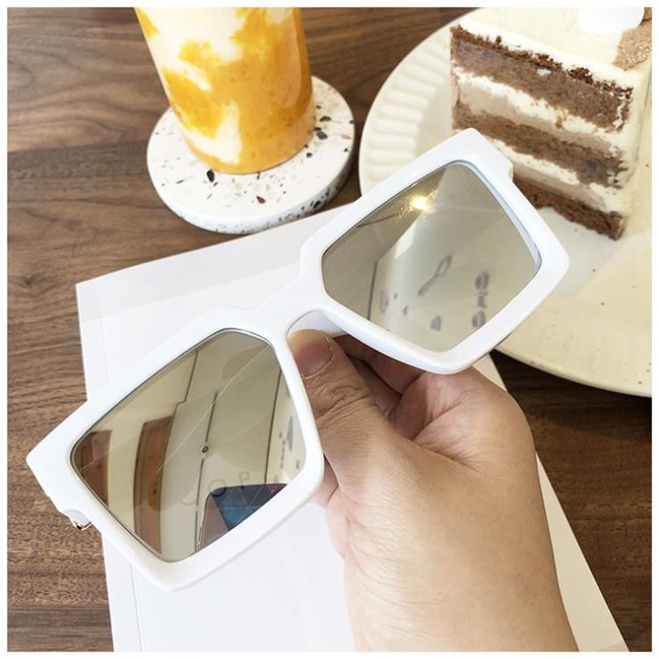 Kính râm unisex đẳng cấp sang chảnh thời trang giá rẻ | BigBuy360 - bigbuy360.vn