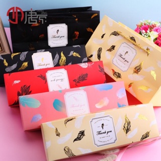 Túi hộp bánh dứa mẫu lông vũ