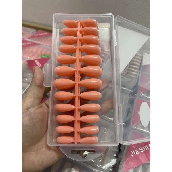 Móng Úp Thạch Sẵn Nhiều Màu. Có Nhiều Kiểu Dáng.