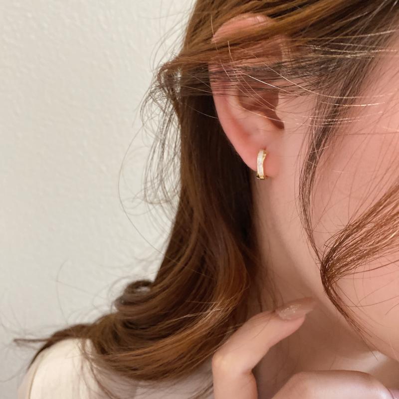 1 Đôi Khuyên Tai Kim Loại Hình Thánh Giá Phong Cách Hàn Quốc Cổ Điển Dành Cho Nữ