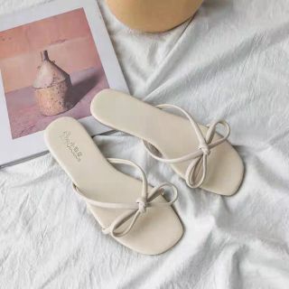 Dép thắt nơ