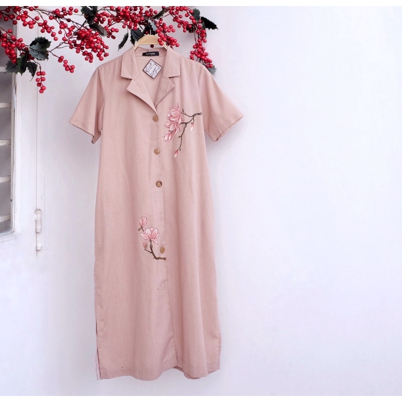 Đầm linen vẽ tay kiểu suông cổ vest - VT SAVANNA