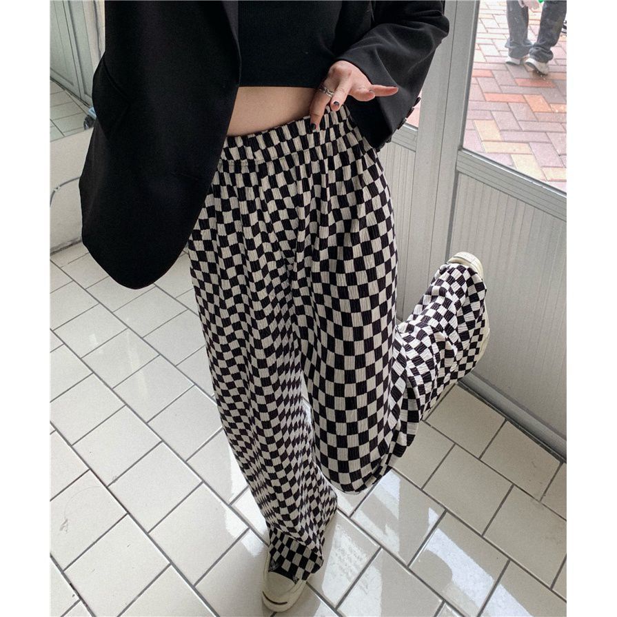 Quần dài ống rộng họa tiết sọc caro trắng đen dễ phối đồ thời trang cá tính cho nữ
