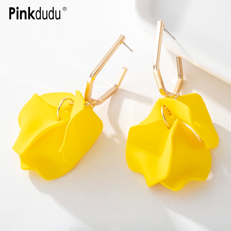 Khuyên tai Pinkdudu PD981 chất liệu acrylic dáng dài mặt cánh hoa hồng thời trang cho nữ