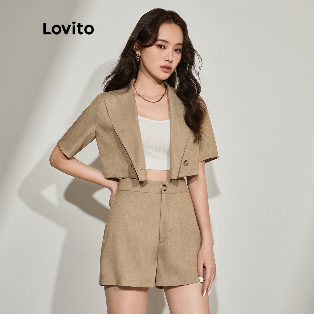 Set quần short LOVITO lưng cao và áo dáng ngắn nút cài trước tay ngắn màu trơn thường ngày cho nữ L45ED030 (màu kaki nhạt)