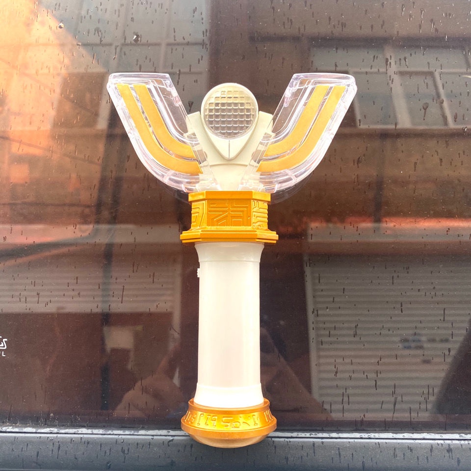 Diga Gậy Phát Sáng Thần Kì Biến Hình Thành Ultraman Độc Đáo