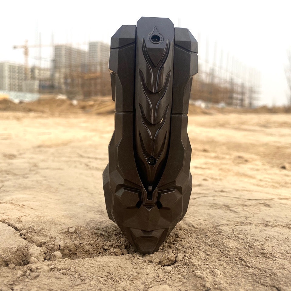 Diga Gậy Phát Sáng Thần Kì Biến Hình Thành Ultraman Độc Đáo