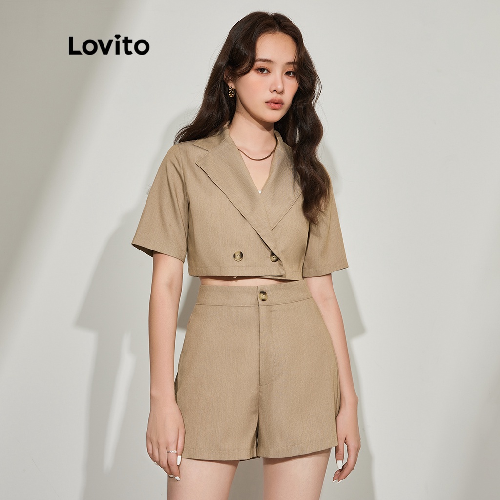 Set quần short LOVITO lưng cao và áo dáng ngắn nút cài trước tay ngắn màu trơn thường ngày cho nữ L45ED030 (màu kaki nhạt)