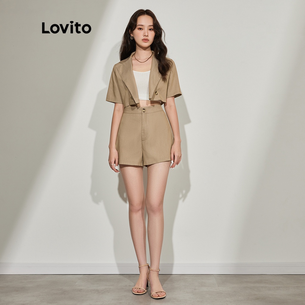Set quần short LOVITO lưng cao và áo dáng ngắn nút cài trước tay ngắn màu trơn thường ngày cho nữ L45ED030 (màu kaki nhạt)