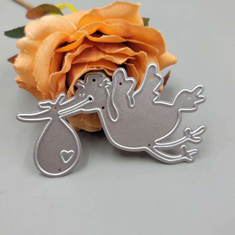 Khuôn Cắt Giấy Kim Loại Hình Em Bé Tắm Xinh Xắn