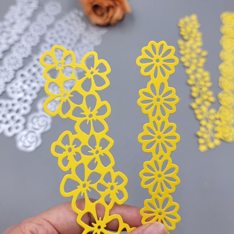 Bộ 4 Khuôn Cắt Giấy Kim Loại Hình Hoa Xinh Xắn