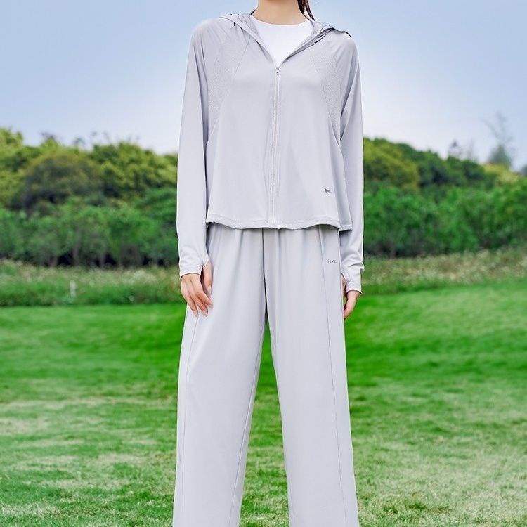 Áo Khoác Chống Nắng Bằng Lụa Lạnh Mỏng Dáng Rộng Thoáng Khí Có Mũ Trùm Chống Tia Cực Tím Phong Cách