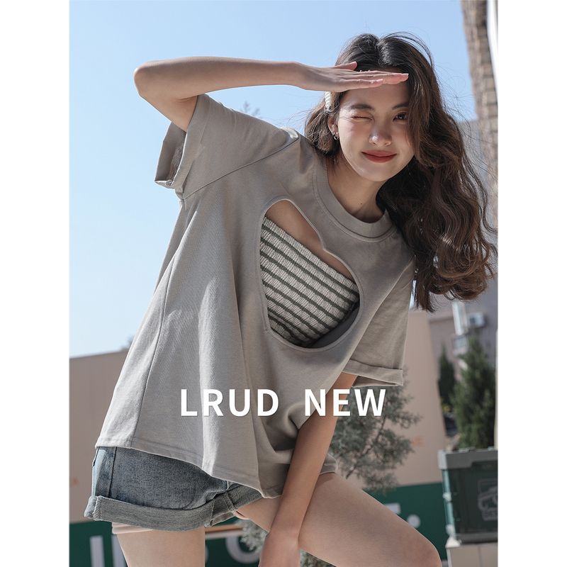 Áo Thun Ngắn Tay Họa Tiết Trái Tim Khoét Lỗ Phong Cách Mới Cho Nữ