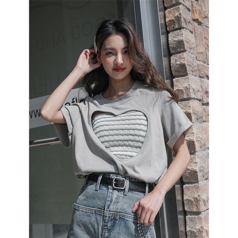Áo Thun Ngắn Tay Họa Tiết Trái Tim Khoét Lỗ Phong Cách Mới Cho Nữ