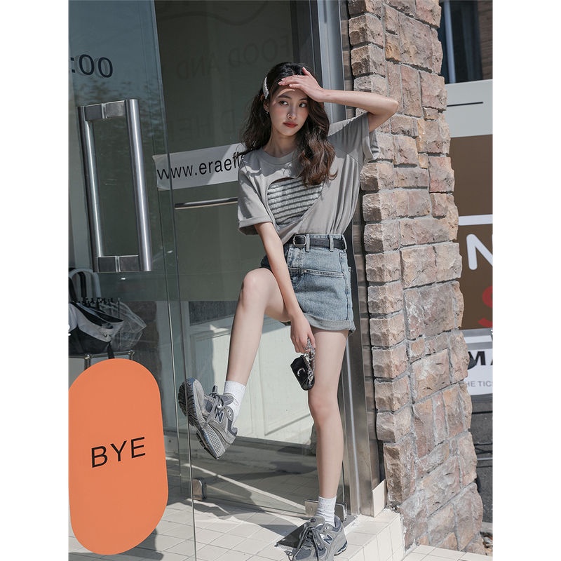 Áo Thun Ngắn Tay Họa Tiết Trái Tim Khoét Lỗ Phong Cách Mới Cho Nữ