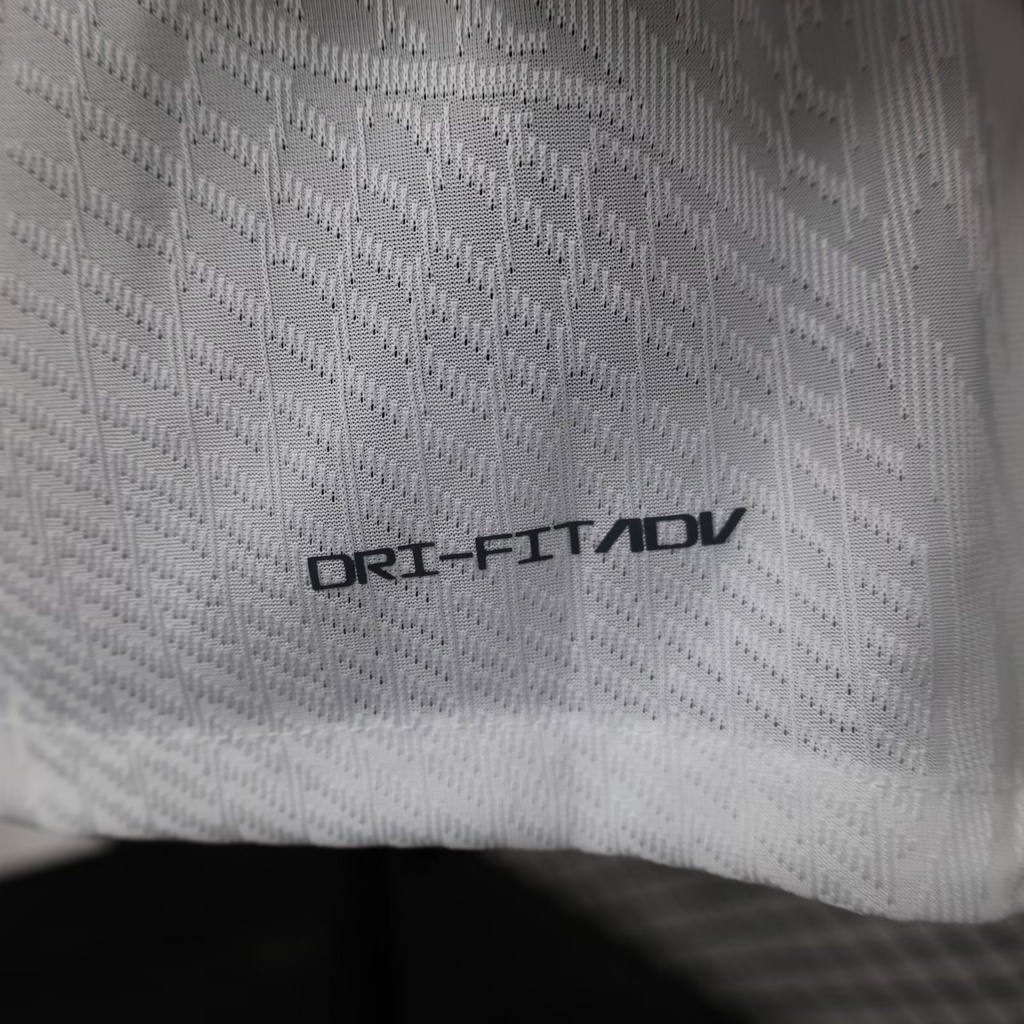 Áo Thun Bóng Đá Tay Ngắn Màu Trắng Đội Tuyển Barcelona 2324