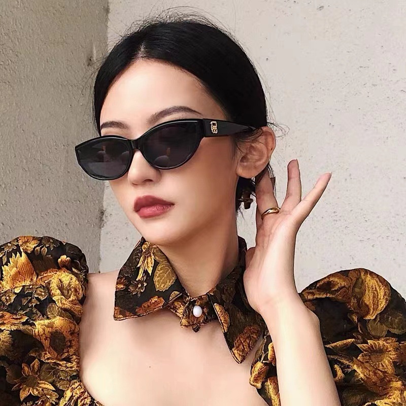 Kính râm thời trang mới châu âu và châu mỹ kính gọng vuông nhỏ nam và nữ có cùng kính râm che nắng