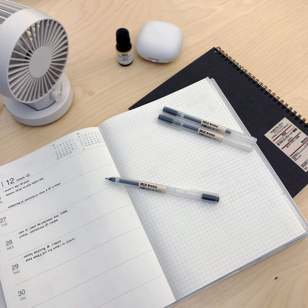 Bút Đen Muji Ngòi 0.38mm Đầu Mảnh + 3 Lõi Thay Thế