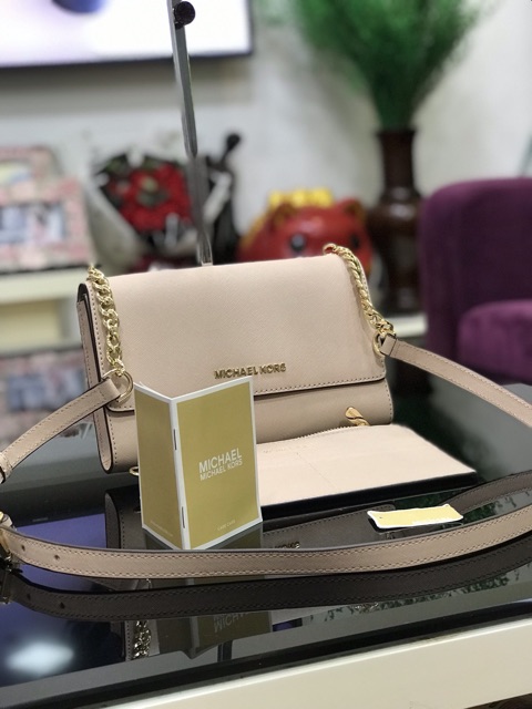 Túi Michael Kors màu nude