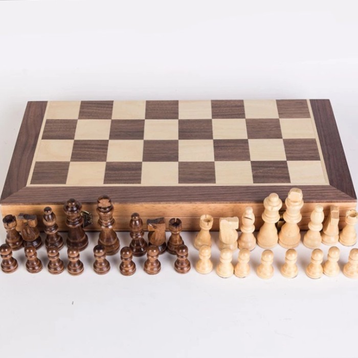 Bộ cờ vua gỗ cao cấp có nam châm hút dính kích thước bàn cờ 40*40cm