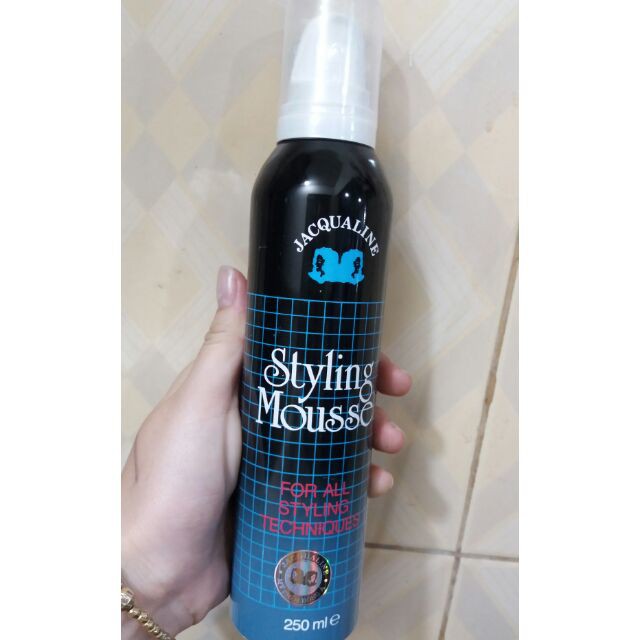 Mousse xịt tóc Jacqualine 250ml