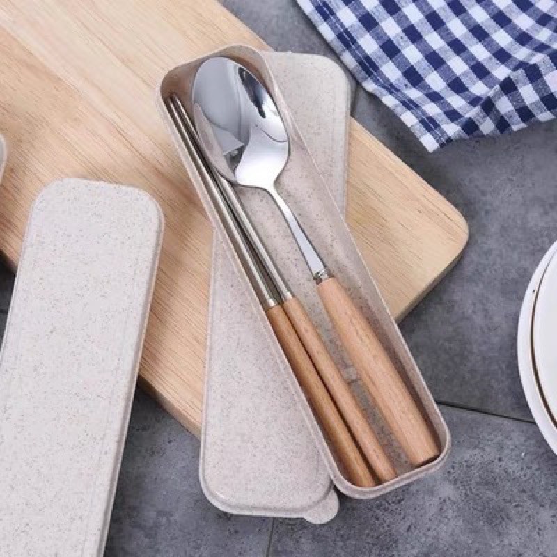 Bộ đũa thìa dĩa cán gỗ tiện dụng - br 00329