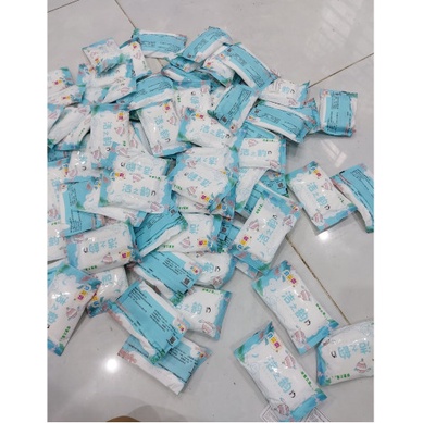Khăn ướt gói mini 1 bịch 10 tờ không mùi kháng khuẩn