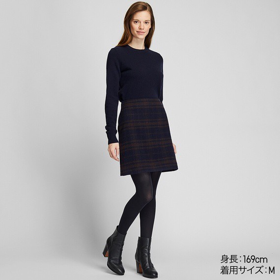 Chân váy kẻ caro chữ A xinh xắn của UNIQLO