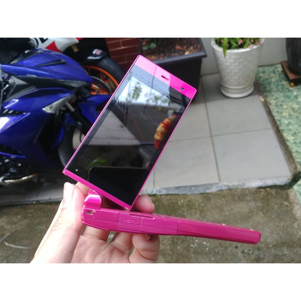Điện thoại Sharp SH-03D màu đỏ