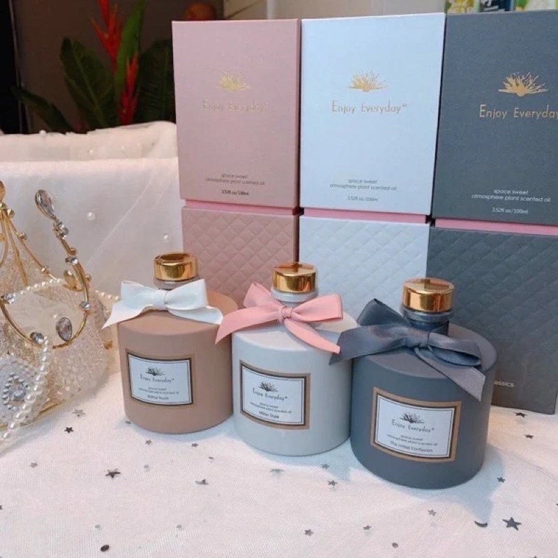 Bộ tinh dầu nước hoa khuếch tán thơm phòng cao cấp Enjoy Everyday, Reed Diffuser, kèm que, tặng hoa