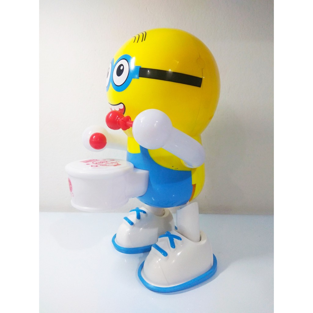 Minion biết nhảy, biết hát có đèn khi sử dụng. Đồ chơi vận động cho bé.