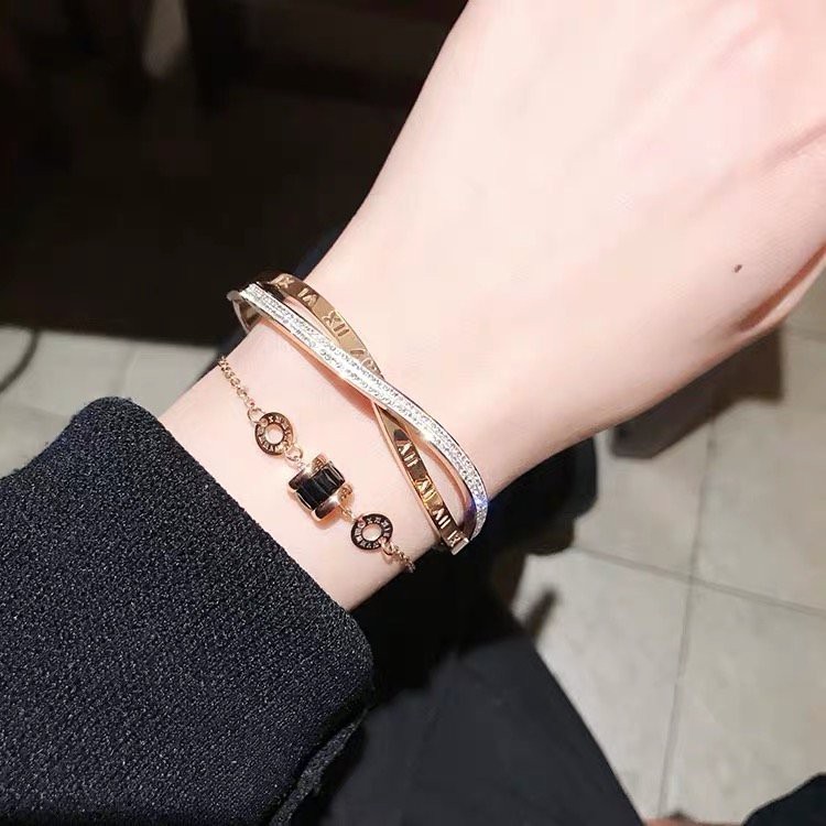 Vòng tay thép titan mạ vàng hồng 18K đính kim cương không phai không dị ứng khắc chữ la mã phong cách Hàn Quốc cho nữ