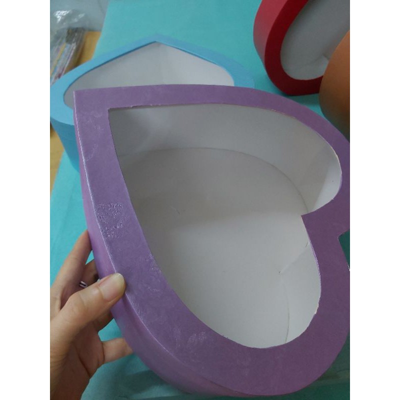 HỘP QUÀ TRÁI TIM NẮP KIẾNG #29CM