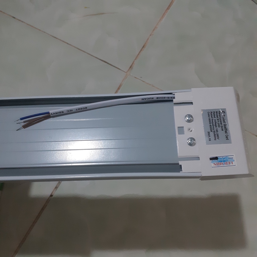 Đèn bán nguyệt đầu vuông 54W dài 1,2m liền máng dễ lắp đặt