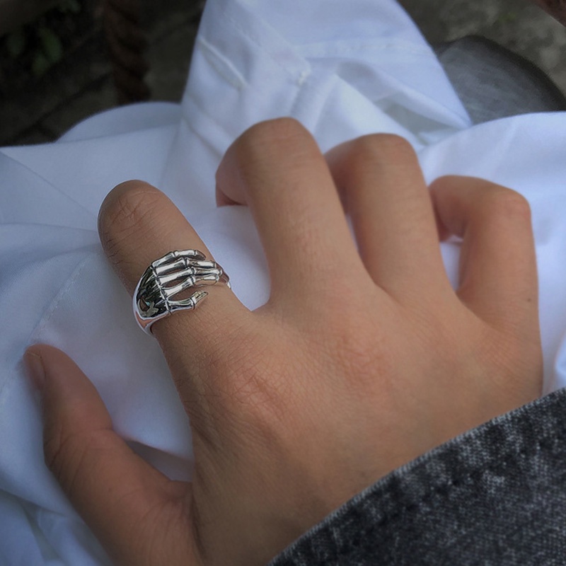 Nhẫn hợp kim hình xương bàn tay độc đáo sành điệu