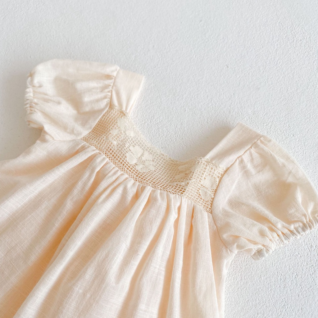 Body chip bé gái màu kem cổ vuông cho bé gái ảnh thật