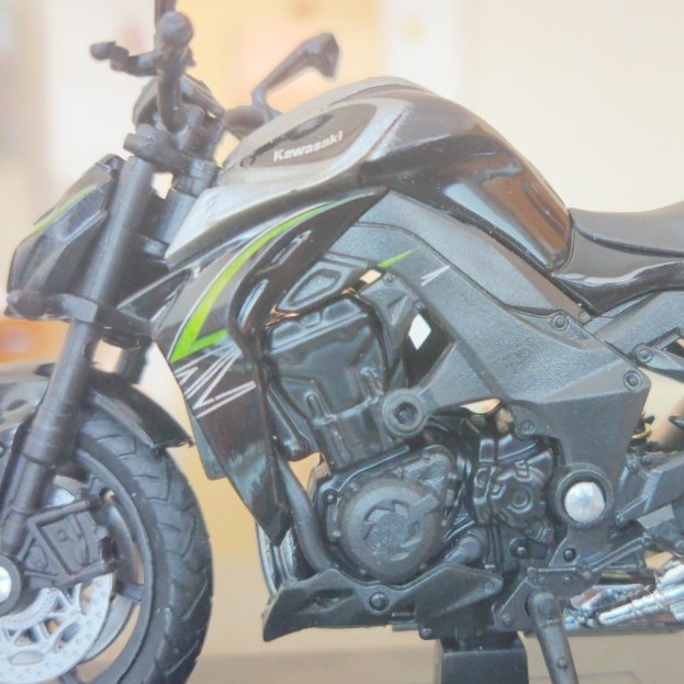 Xe mô hình mô tô siêu xe Kawasaki Z1000 tỉ lệ 1:18 hãng Welly