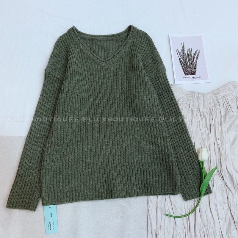 Áo len dọc cổ tim