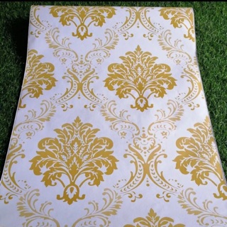 Giấy dán tường decal hoạ tiết châu âu vàng trắng có keo 10mx45 cm