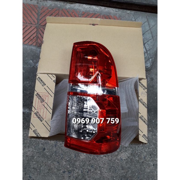 Đèn hậu Toyota Hilux 2012 - 2016 xịn chính hãng